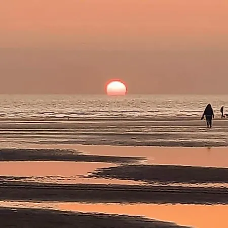 Large Modern House In Small Rural Hamlet 펜션 *